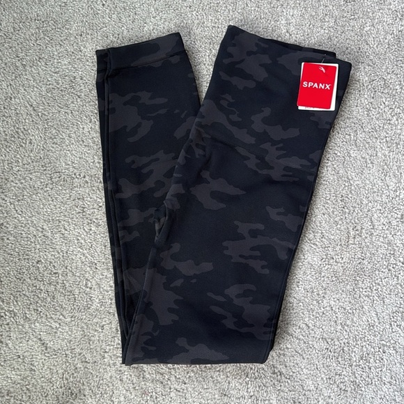 SPANX Look At Me Now Black Camo Leggings High-Waisted Form-Fitting size XL/TG - Picture 3 of 6